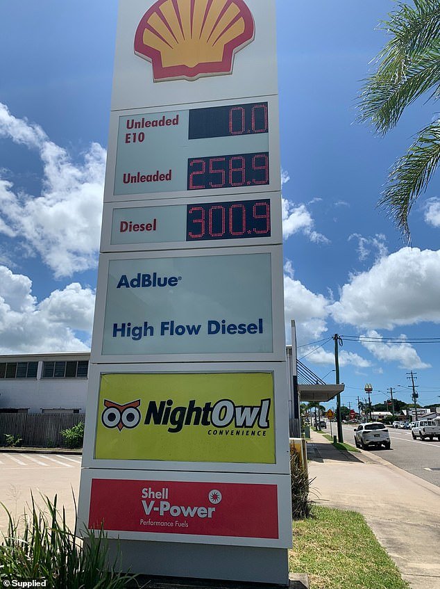 Los precios del combustible están alcanzando oficialmente niveles inimaginables, pero lo peor aún está por llegar, ya que el ministro de Albo se niega a descartar 4 dólares por litro.