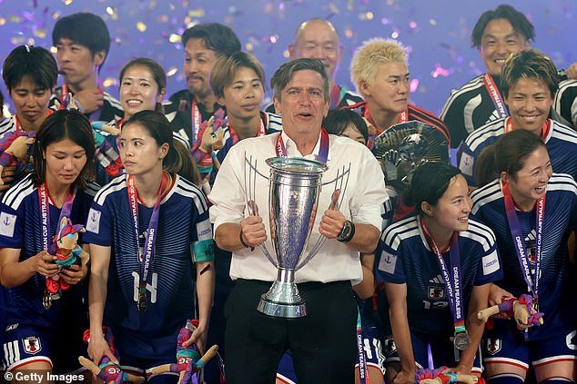 Entrenador de fútbol critica a Australia porque no se puede comprar cerveza después de las 23:00 horas