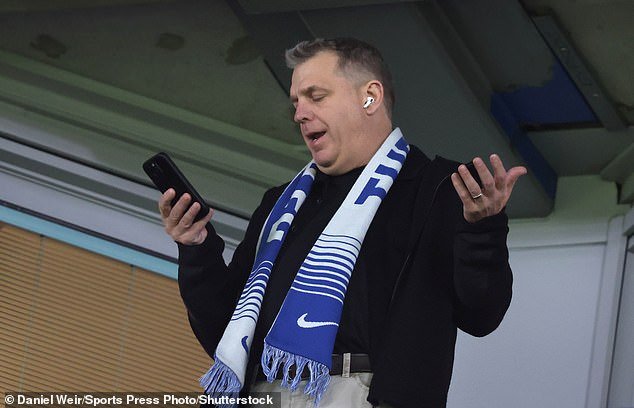 OLIVER HOLT: El arrogante “proyecto” Chelsea de BlueCo tiene fallas fatales, es asombrosamente ingenuo y fracasa estrepitosamente. Afirman estar construyendo uno de los mejores equipos del mundo… pero lo único que están haciendo es crear el equivalente futbolístico de un manicomio.