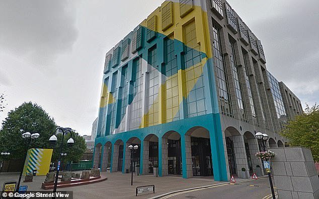 Terapeuta gana más de £26,000 después de ser despedida por falta de confiabilidad cuando necesitaba ausentarse del trabajo debido a su endometriosis