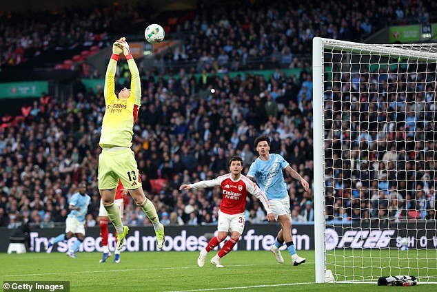 Jamie Carragher nombra a Mikel Arteta y al malhumorado portero Kepa, a quienes “no les debe nada” antes de explicar por qué la elección del segundo portero del Manchester City es DIFERENTE.