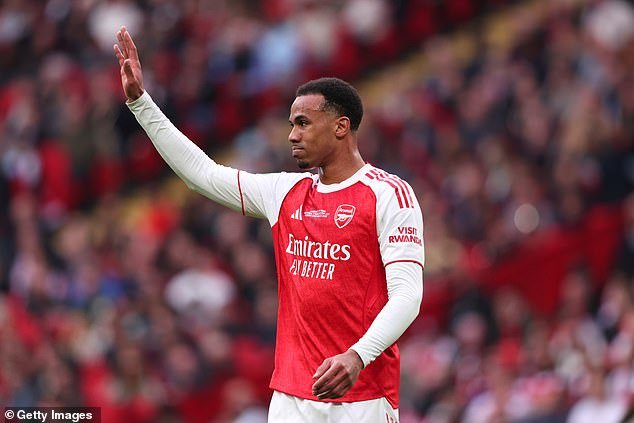 Revelado: Las SEIS estrellas del Arsenal que se han retirado de la selección nacional, la estrella brasileña a más tardar después de la derrota de los Gunners en la final de la Copa Carabao