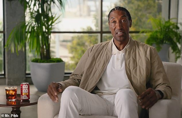 Scottie Pippen reaviva su enemistad con Michael Jordan cuando ataca brutalmente a su ex compañero de equipo en un nuevo comercial de refrescos.