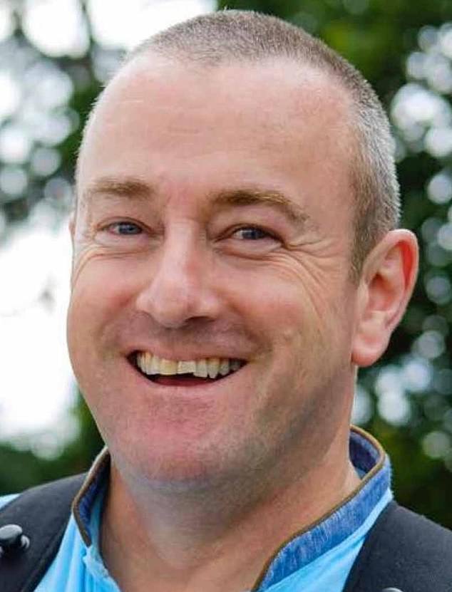 El jefe de la central eléctrica de Battersea fue despedido por comportamiento “inapropiado”, incluido abrazar a Peppa Pig en la inauguración de una tienda, se le dijo al tribunal.