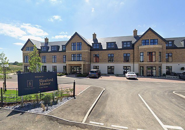 La policía arresta a un hombre (74) y una mujer (75) tras una muerte “sospechosa” en una residencia de ancianos: se inicia una investigación por asesinato