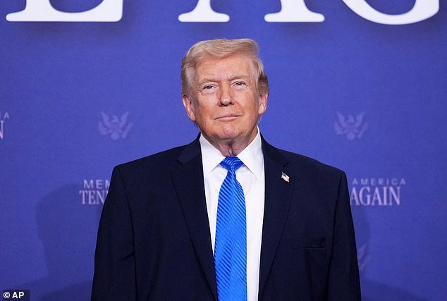 Trump hace una extraña confesión sobre Elvis Presley durante su visita a Graceland