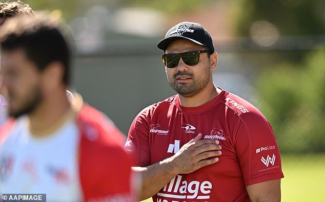 Gran drama para los Broncos de Brisbane cuando la mano derecha del entrenador en jefe renuncia después de una acalorada discusión verbal entre la pareja.