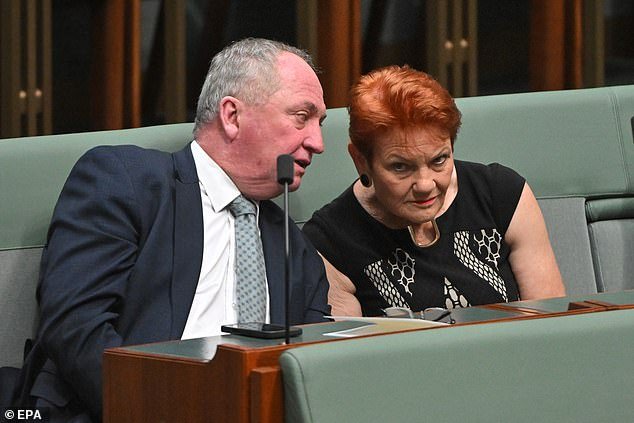Un pacto improbable sacude Canberra: Pauline Hanson y los Verdes se encuentran de repente en el mismo lado de una amarga guerra política