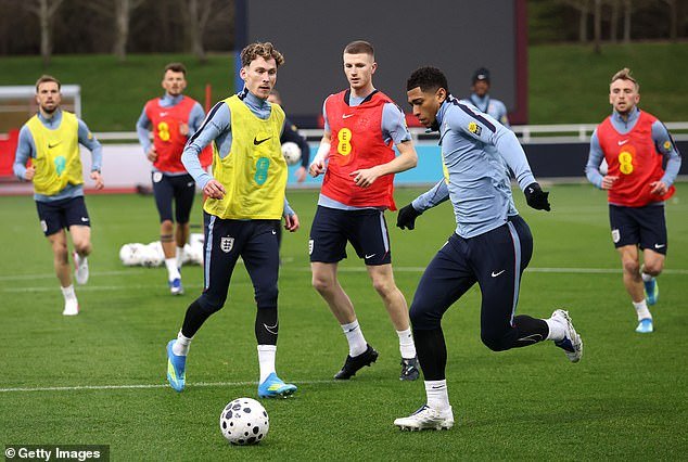 Jude Bellingham y Cole Palmer en roles libres, pase rápido de Phil Foden y un atento regalo para James Garner: lo que vimos en el entrenamiento abierto de Inglaterra mientras las estrellas luchaban por el boleto al Mundial