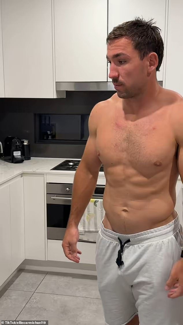 Los fanáticos del fútbol se sorprenden cuando la estrella de la NRL muestra su “genial” truco con el huevo de Pascua usando la máquina para hacer helados en su refrigerador.