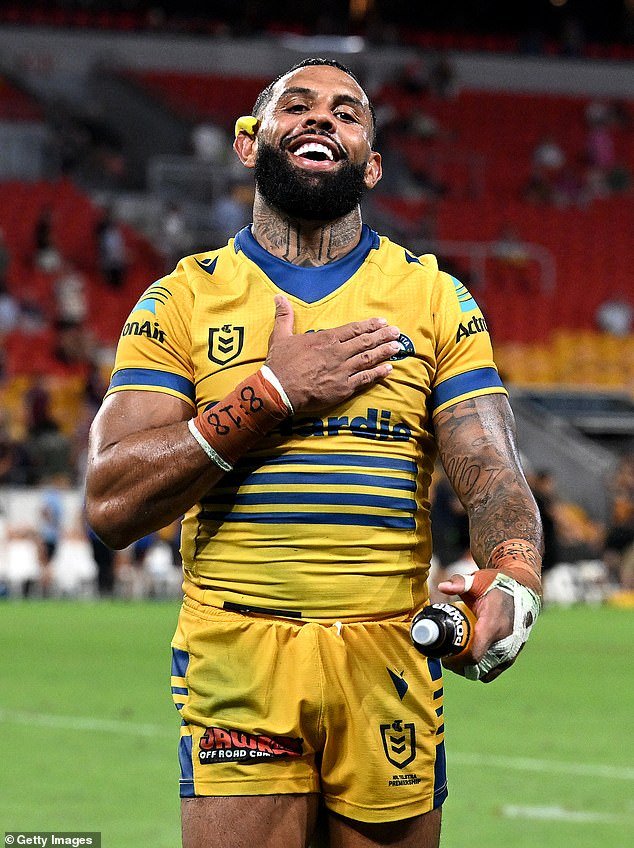 La estrella del fútbol Josh Addo-Carr utiliza una palabra adecuada para describir el escándalo de drogas que provocó su despido y habla de cómo se está asegurando de que su hijo tenga una infancia mejor que la suya.