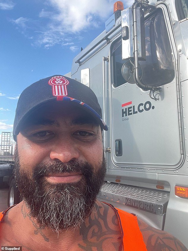 Un camionero australiano quedó varado en el interior del país por segunda vez en días después de que la gasolinera se quedara sin combustible debido a una crisis de combustible.