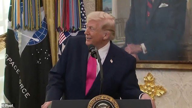 Trump dice que Hegseth está “decepcionado” de que el presidente esté tratando de poner fin a la guerra con Irán y afirma que “Pete no quería que se resolviera”, un día después de sugerir que el impopular conflicto fue idea del secretario de guerra.