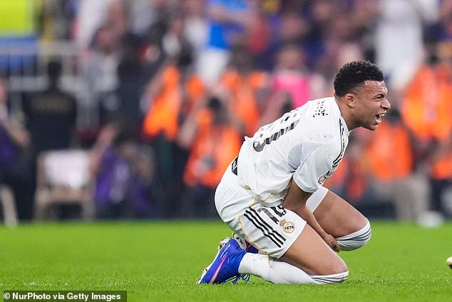 La lesión de rodilla de Kylian Mbappé fue diagnosticada erróneamente cuando el Real Madrid escaneó la pierna EQUIVOCADA, ya que el ex nutricionista del club acusa a los gigantes españoles de “recetar suplementos nutricionales basados en resultados gratuitos de ChatGPT”.