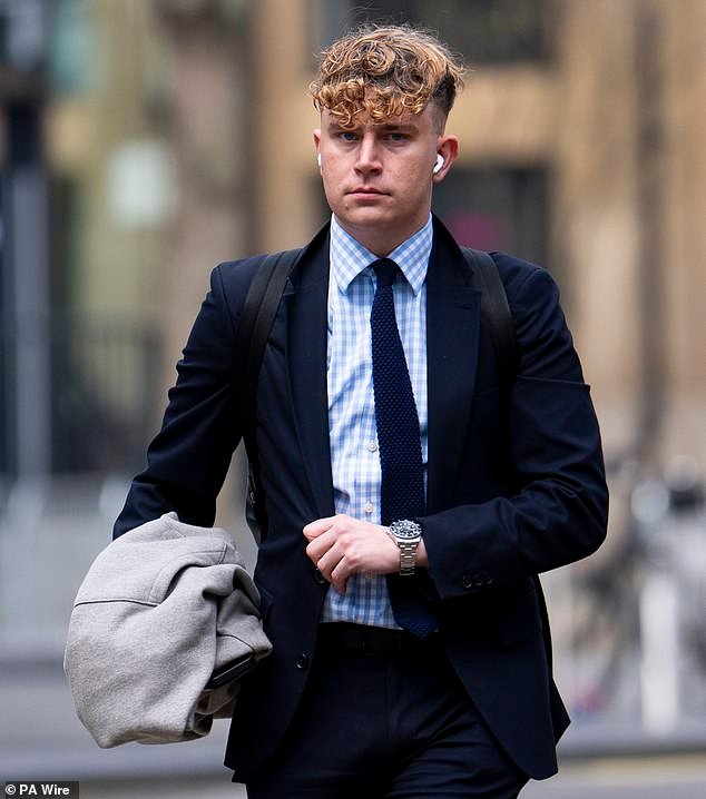 Un oficial de policía del Met abusó y engañó a miles de mujeres después de que la adicción al juego “tomara el control” de su vida, según escucha un tribunal