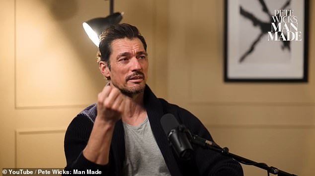 David Gandy pide que se prohíban las redes sociales “adictivas” para los menores de 16 años y revela que a sus dos hijas no se les permitirá modelar hasta que cumplan 18 años.