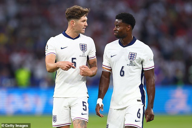 SUS preguntas sobre Inglaterra respondidas por IAN LADYMAN: La estrella de ‘Dream’ se prepara para un puesto titular sorpresa, el plan para el reemplazo de Harry Kane y la pregunta crucial de quién jugará en el número 10