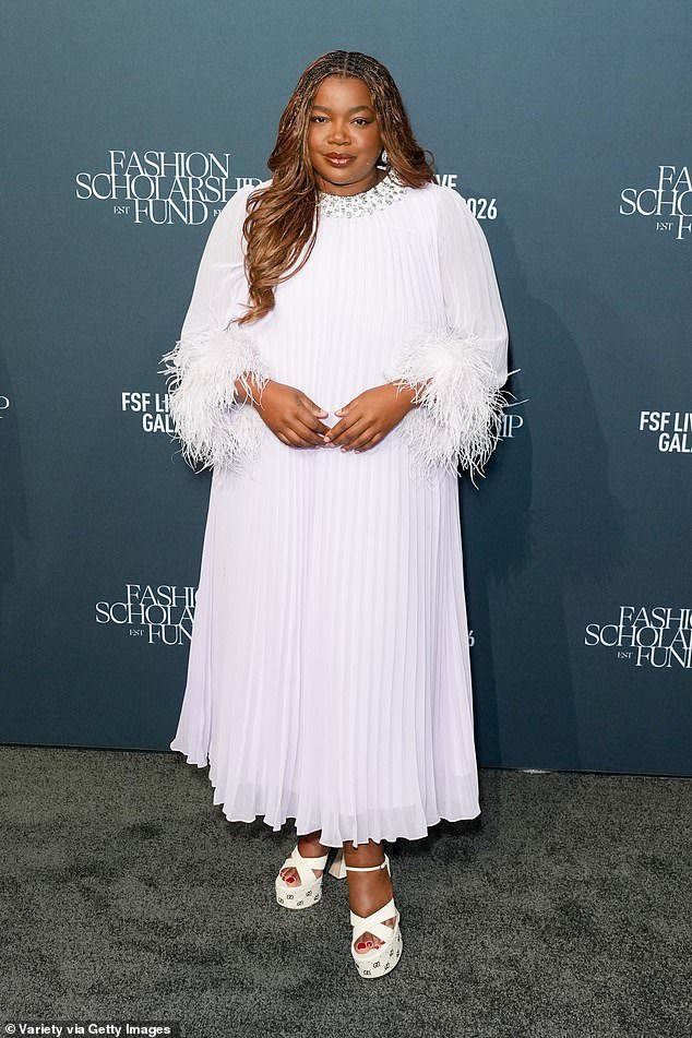 El ex estilista de Vogue, que se degradó para evitar a los hombres blancos en la primera clase del avión, se despertó indignado al ver a mujeres blancas jugando al antiguo juego chino Mahjong.