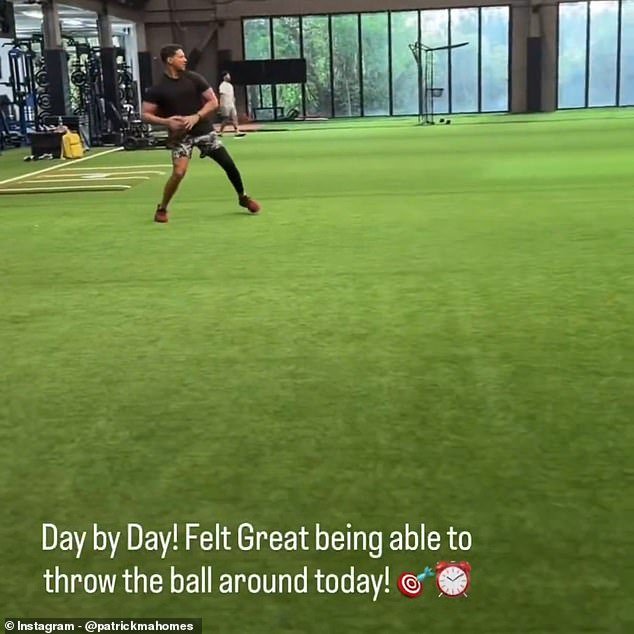 Los fanáticos de la NFL se derriten mientras Patrick Mahomes de los Chiefs comparte una sorprendente actualización de la rehabilitación por un ligamento cruzado anterior desgarrado