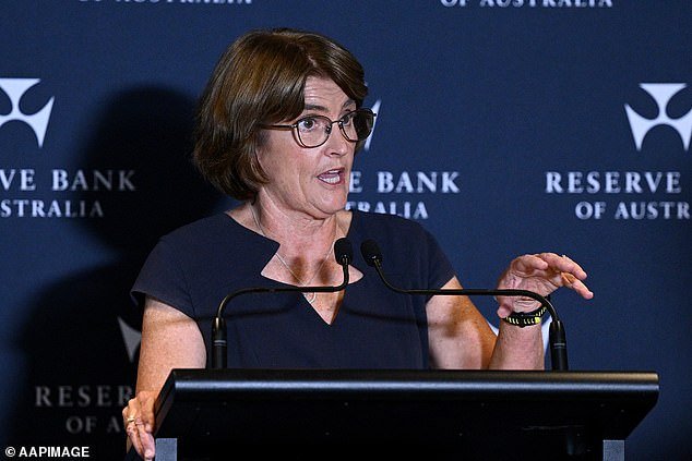 El Banco de la Reserva explica POR QUÉ está dispuesto a seguir aumentando las tasas de interés, incluso cuando los altos precios del petróleo empobrecen a los australianos más que nunca.