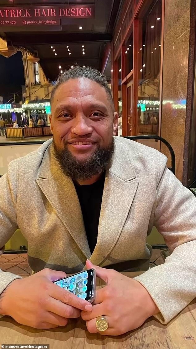 La estrella del fútbol Manu Vatuvei revela por qué la cárcel fue lo mejor para él después de que lo arrestaron por tráfico de metanfetamina, incluso si eso significaba que no se enteró del nacimiento de su hijo durante una semana.