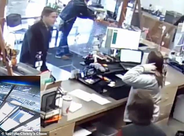 Un nuevo y apasionante video muestra a Bryan Kohberger entrando casualmente al DMV después de brutales asesinatos en un intento fallido de evadir a la policía.