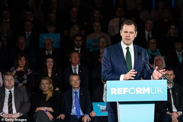 La reforma hará que el IVA sobre el combustible se reduzca urgentemente a la mitad durante tres meses mientras los británicos sufren una “Trumplation” en los surtidores.