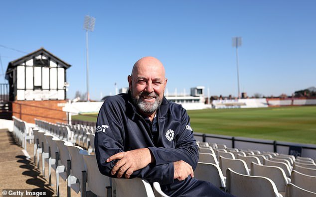 ‘Inglaterra respetará un poco más el juego del condado… ¡bien!’: el jefe de Northants, DARREN LEHMANN, sobre las consecuencias de su perorata sobre Ashes, el error fatal que le costó a Inglaterra Down Under y su plan maestro para incorporar a Saif Zaib a la mezcla de pruebas