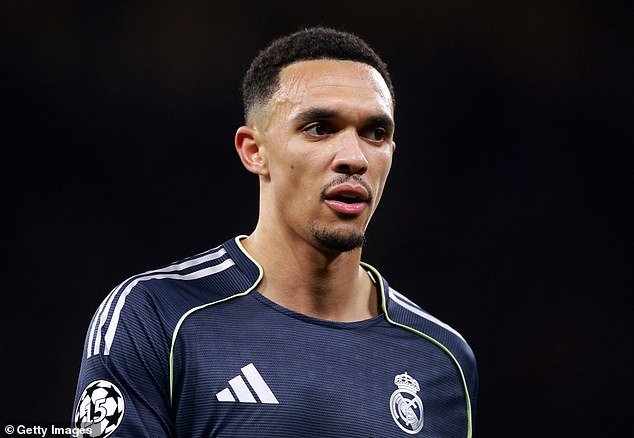 Roy Keane insinúa una disputa fuera del campo entre Trent Alexander-Arnold y Thomas Tuchel, mientras se pregunta por qué el lateral derecho, que “no es un buen defensor”, fue seleccionado para Inglaterra antes que la estrella del Real Madrid.