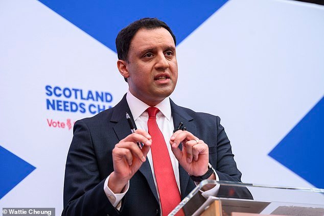 Sarwar describió el intento de atraer a los rebeldes al campo del sí como “desesperado”.