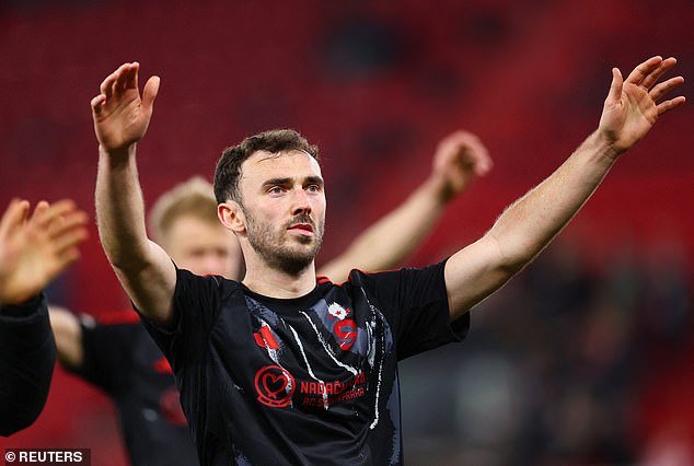 EL VIAJERO INCREÍBLE: Su carrera lo llevó de Berwick a Baviera y lo vio convertirse en un héroe de culto en el West Ham antes de dirigirse a Praga… Ahora, ¿podrá Andy Irving hacer de la Copa del Mundo su próxima aventura?