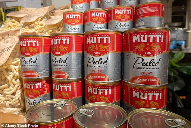 Se han convertido en el nuevo imprescindible de la obsesión gastronómica de la clase media. Pero a £2 por una lata (ciertamente muy buena), esto es lo que REALMENTE contiene cada lata de tomates Mutti…