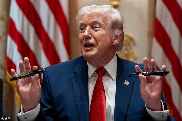 Trump firma orden para ‘pagar inmediatamente a nuestros agentes de la TSA’ en medio del caos en el aeropuerto por el cierre parcial