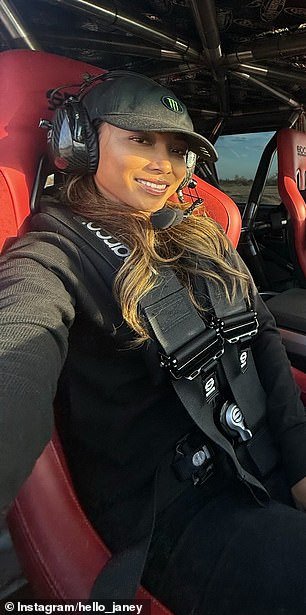 Las estrellas del automovilismo arden en llamas después de que una pieza del vehículo “EXPLOTA” antes de la carrera todoterreno: “El coche está en cenizas”