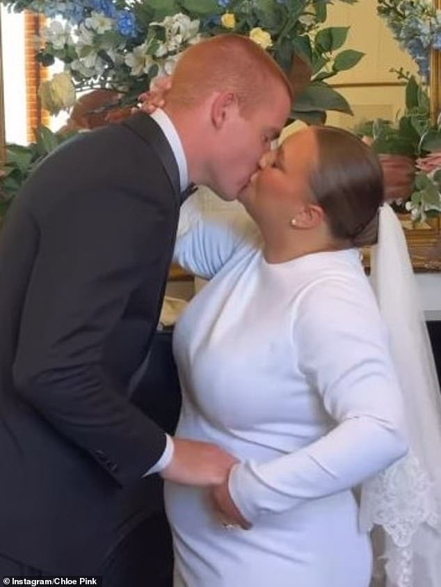 Chloe Pink hace un ENORME anuncio sobre su relación con la estrella de la AFL, días después de que los trolls se burlaran cruelmente de ella nuevamente