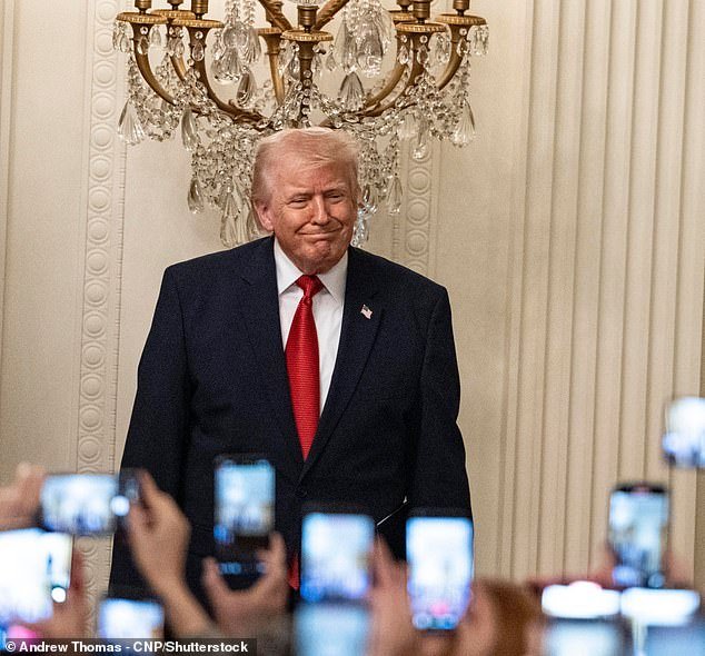 Trump considera enviar 10.000 tropas terrestres a Oriente Medio como parte de las conversaciones de paz