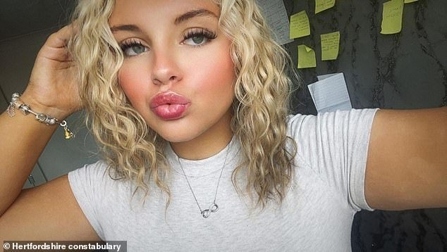 Una joven de 17 años muere en un accidente automovilístico, un conductor de 17 años es arrestado y una familia desconsolada dice que tienen “toda la vida por delante”