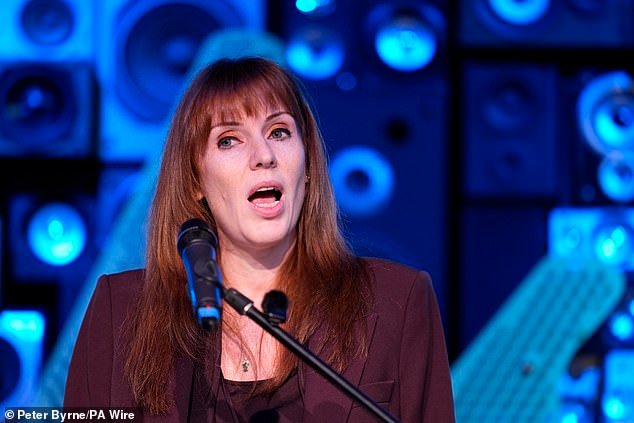 Angela Rayner ahora impugnará las acusaciones de que no pagó suficiente impuesto de timbre por su propiedad frente a la playa de £800,000 después de buscar nuevo asesoramiento legal.