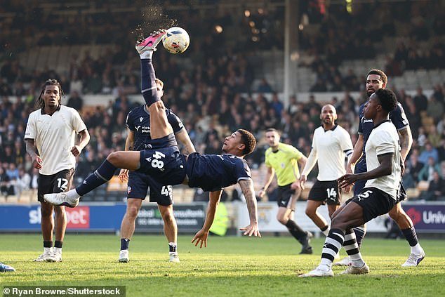 Una visión del silencioso resurgimiento del Bolton Wanderers: por qué la mala forma no descarrilará los planes de ascenso de Steven Schumacher, cómo el club aprendió la lección después de años de dificultades financieras y las razones por las que los fanáticos deberían ser positivos acerca de pasar a la Liga Uno