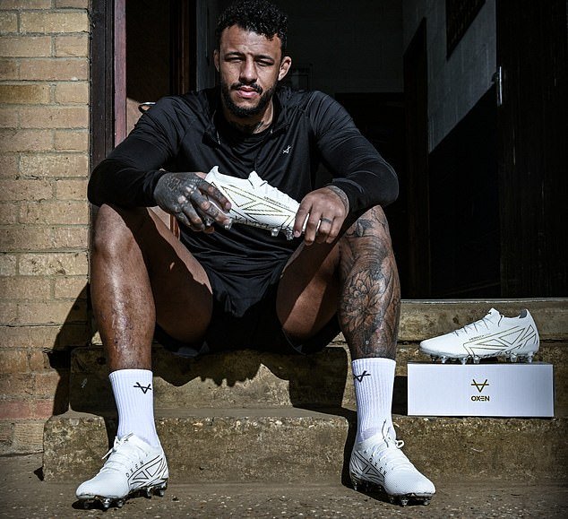 ENTREVISTA CON COURTNEY LAWES: Los jugadores de Inglaterra que están pasando ahora nunca han experimentado la adversidad que yo he experimentado… muchos de ellos necesitan una patada en el trasero.