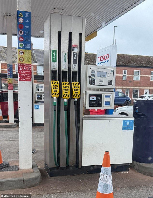 Asda advierte sobre una escasez “temporal” de gasolina provocada por la guerra de Trump en Irán mientras los precios suben y el Estrecho de Ormuz sigue bloqueado