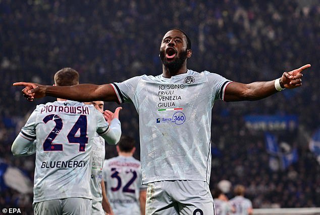 Conozca al delantero inglés ‘injugable’ que podría eliminar a Inglaterra del Mundial: Keinan Davis es el ex barbero de Stevenage que lucha por la Bota de Oro en la Serie A, pero espera jugar en otro país