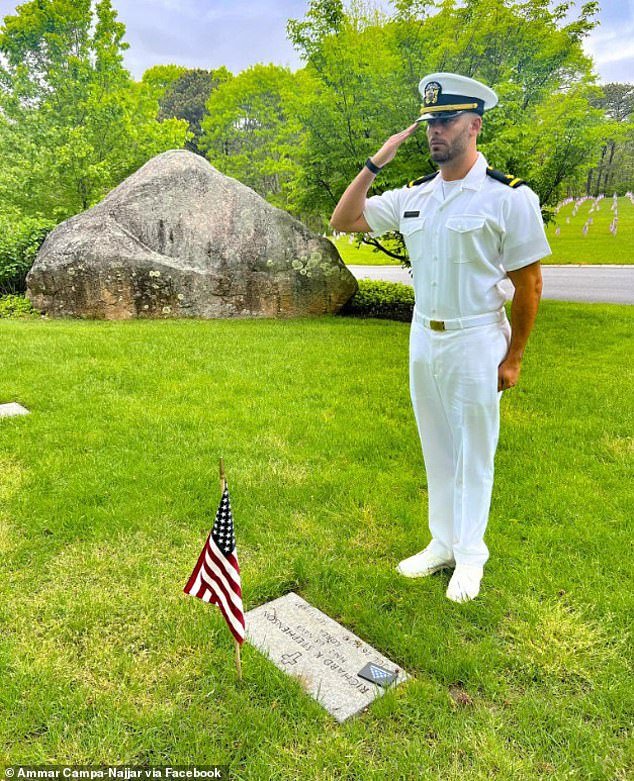Candidato demócrata en medio de una tormenta de valor robado mientras los veteranos se enfurecen por una ‘foto falsa del cementerio’