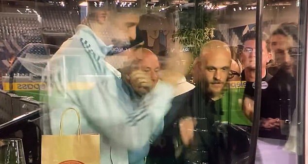 Las estrellas “arrogantes” de Italia son acusadas de “falta de respeto” por los bosnios enojados mientras surge un video de la estrella de la Premier League y sus compañeros celebrando la derrota de Gales en la tanda de penaltis.