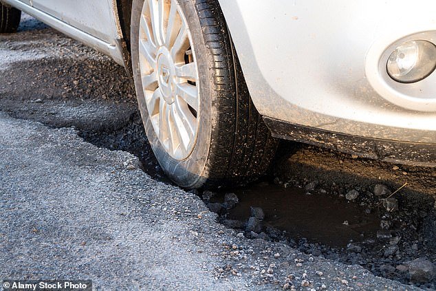 Es probable que los pagos por baches alcancen niveles récord, dicen las aseguradoras en medio de advertencias, los daños a los vehículos podrían “alcanzar sus peores niveles jamás registrados”