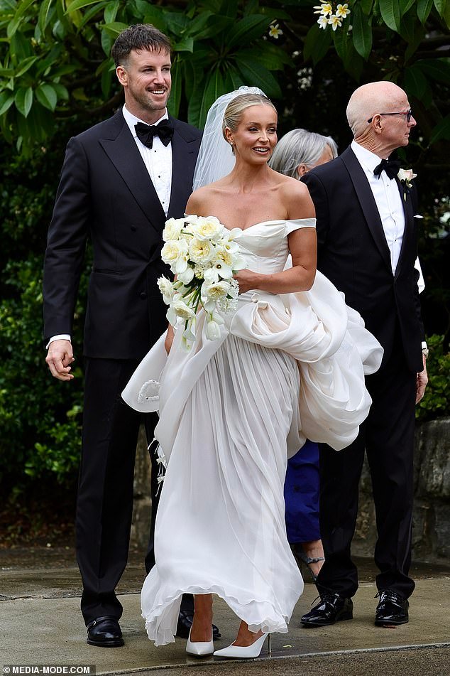 ¡El cohete dice que sí! James Magnussen se casa con su amor de toda la vida, Rose McEvoy, en una boda glamorosa y empapada de lluvia en Watsons Bay
