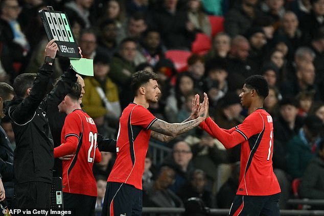 Thomas Tuchel critica a Inglaterra después de que Ben White recibiera una fría bienvenida en su regreso a los Tres Leones, antes de vivir un momento de héroe contra villano en el frustrante empate con Uruguay.