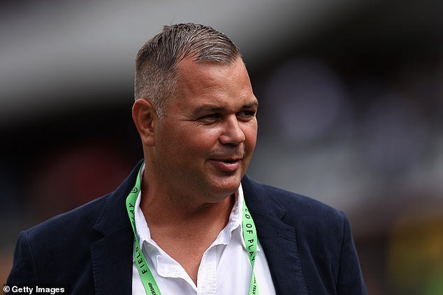 Nombre masculino SHOCK reemplaza al entrenador despedido Anthony Siebold y no todos los fanáticos de los Sea Eagles están contentos con eso