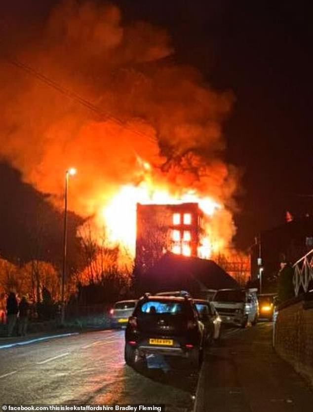Un “infierno absoluto” en un edificio protegido mientras se evacuan las calles vecinas