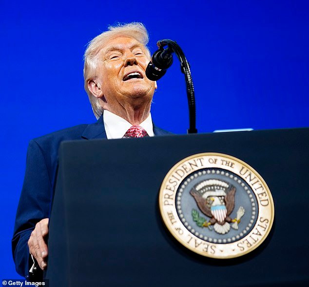 Trump llama al Estrecho de Ormuz el “Estrecho de Trump” y enfatiza: “Conmigo no hay accidentes”.